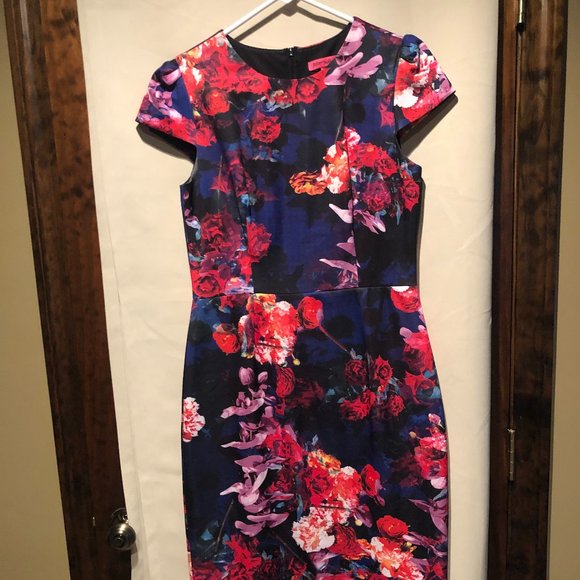 Betsey Johnson Floral Knee Length Knit Sheath Dress ~ Size 6 - Picture 1 of 6